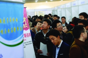 企业抢人拼福利:30天带薪年假